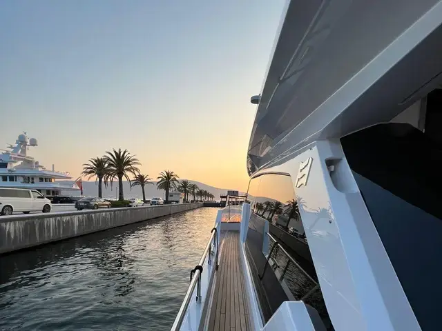 Ferretti Yachts 720