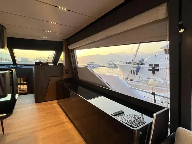 Ferretti Yachts 720