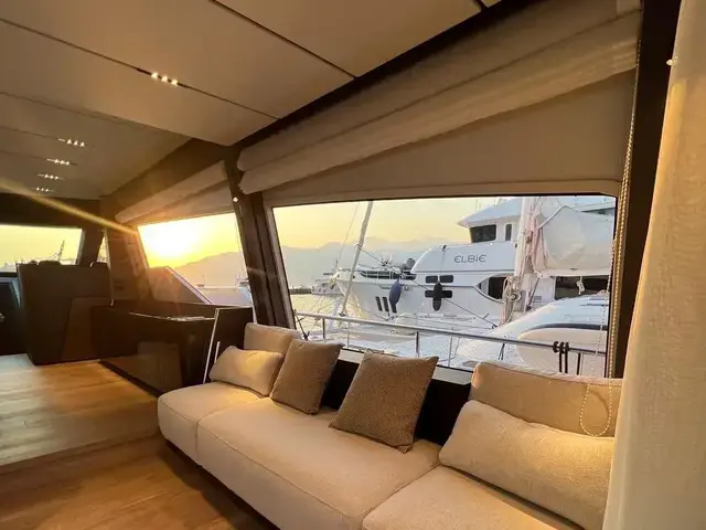 Ferretti Yachts 720