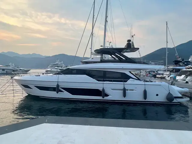 Ferretti Yachts 720