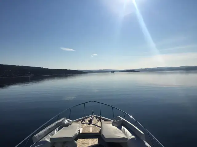 Ferretti Yachts 670