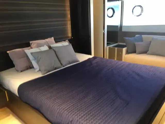 Ferretti Yachts 670