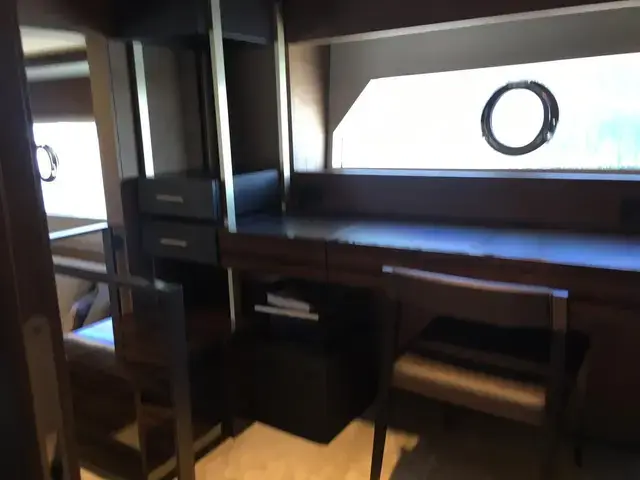 Ferretti Yachts 670