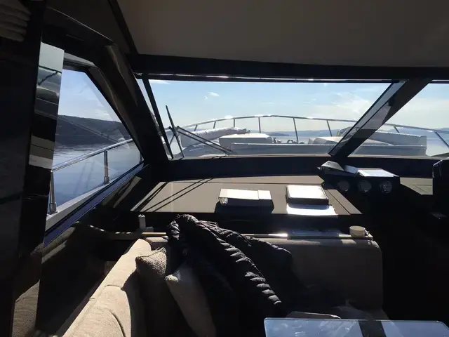 Ferretti Yachts 670