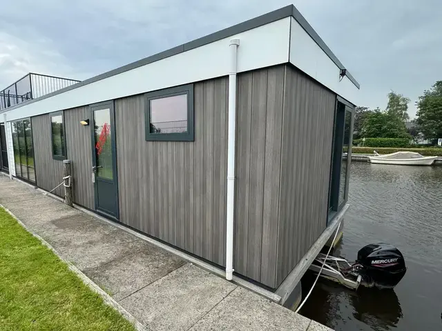 Houseboat 1500 Exclusive var