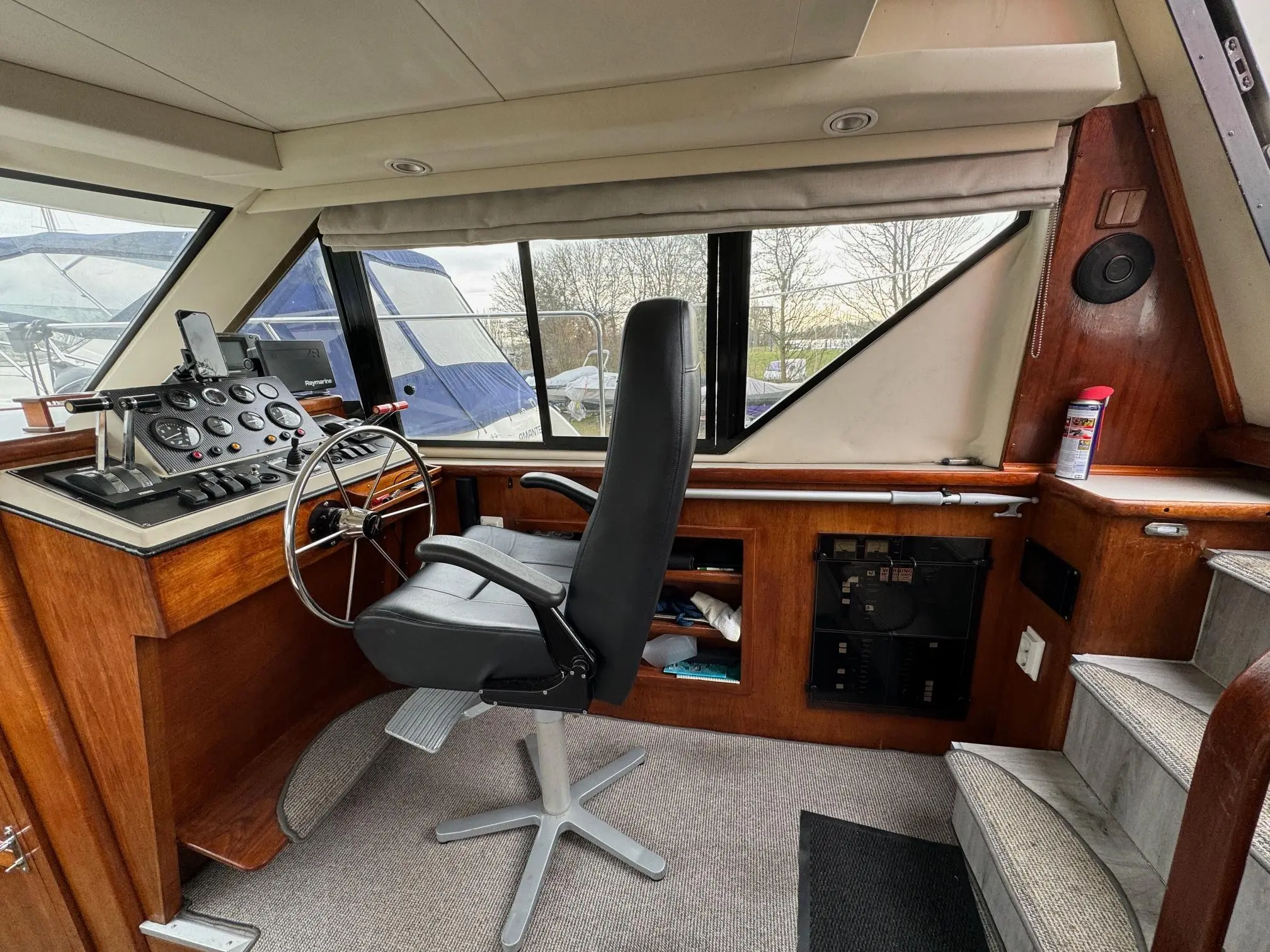 1992 Carver 28 flybridge