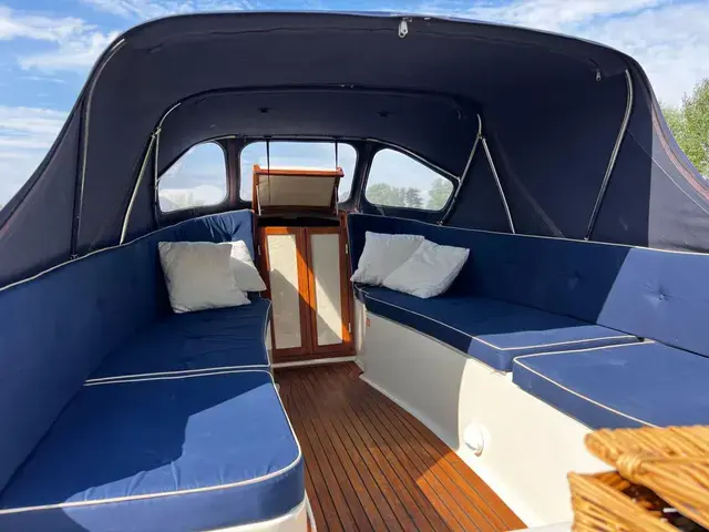 Interboat 25 Semi Cabin