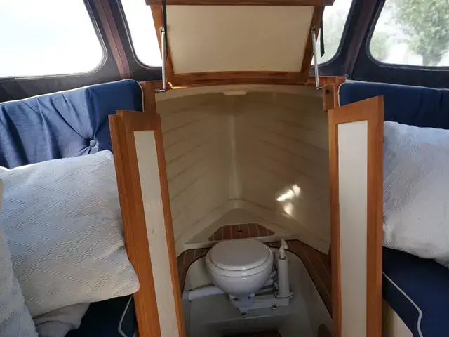 Interboat 25 Semi Cabin