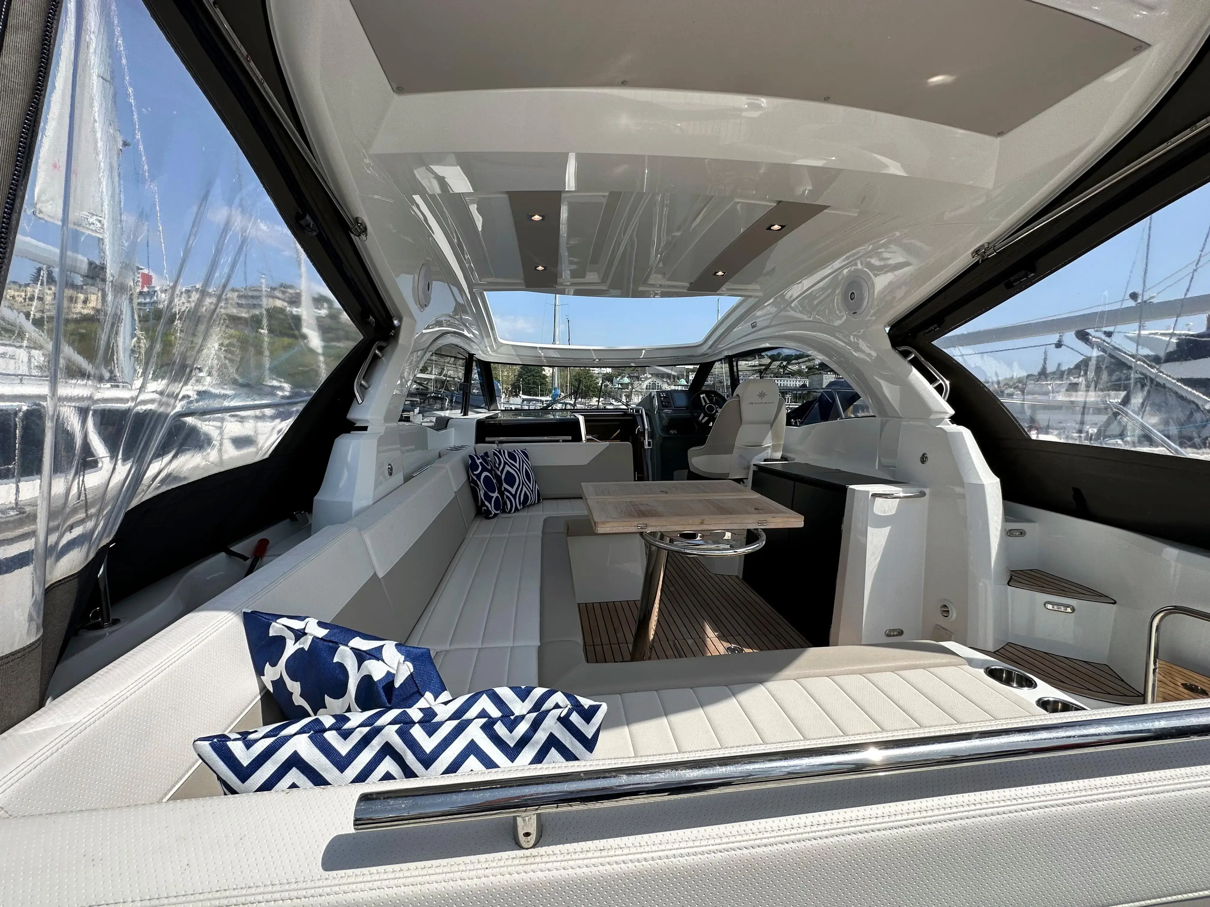 2018 Jeanneau leader 33