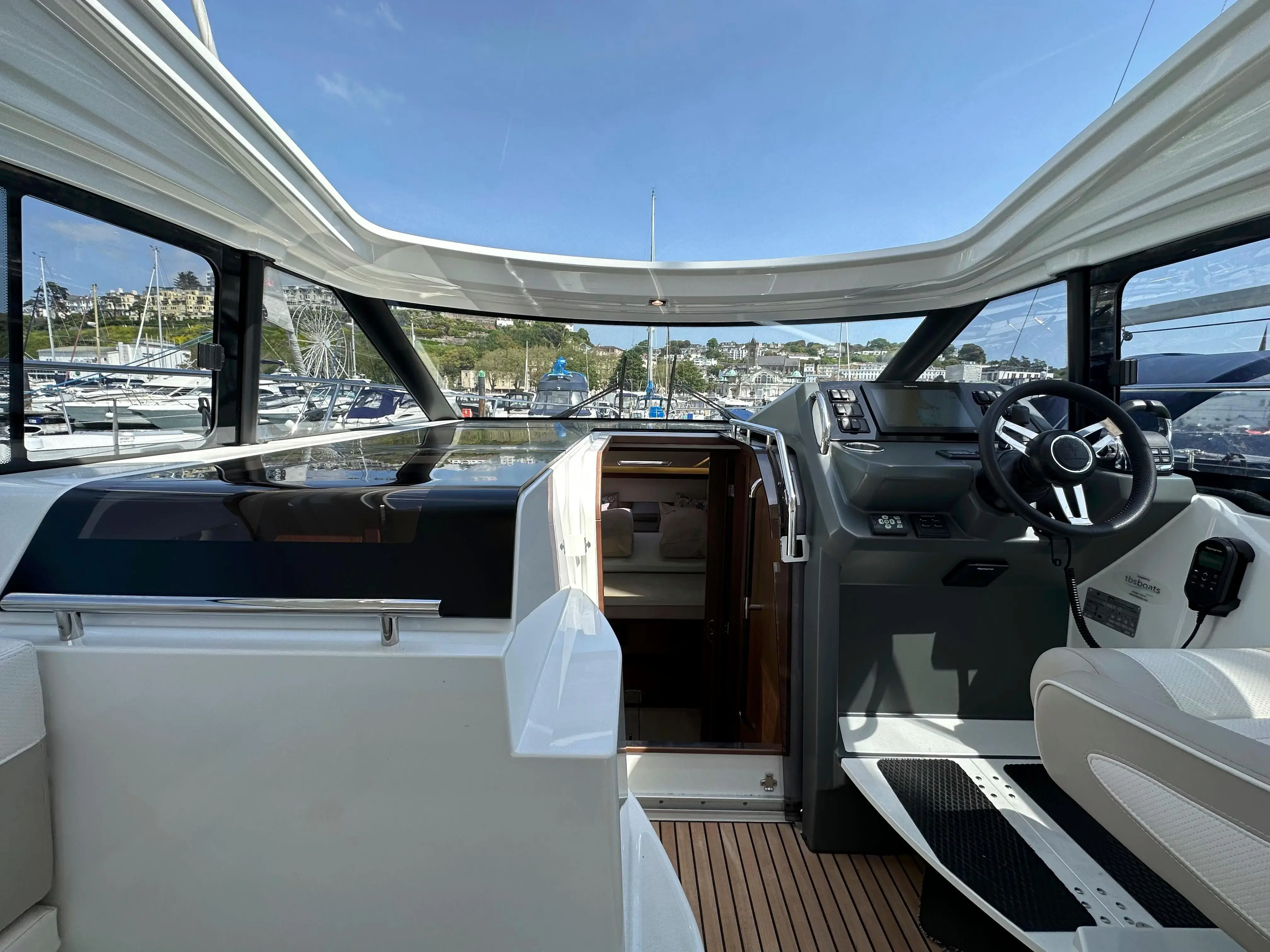 2018 Jeanneau leader 33