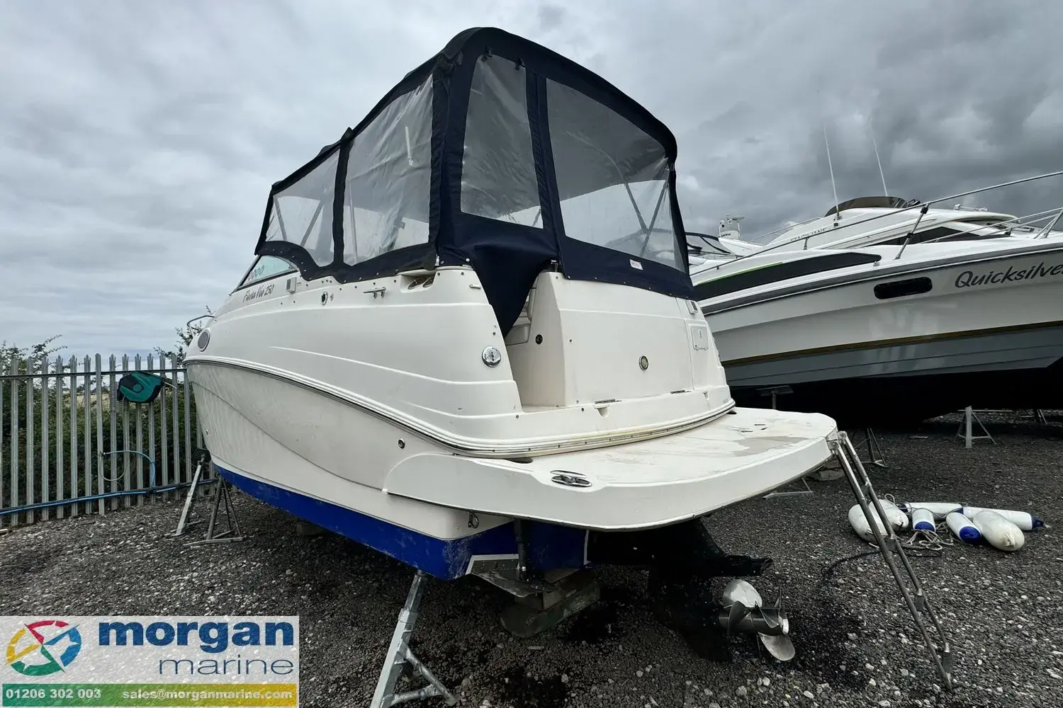 2005 Rinker fiesta vee 250