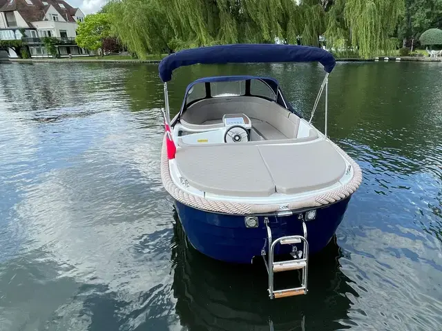 Corsiva boats 570