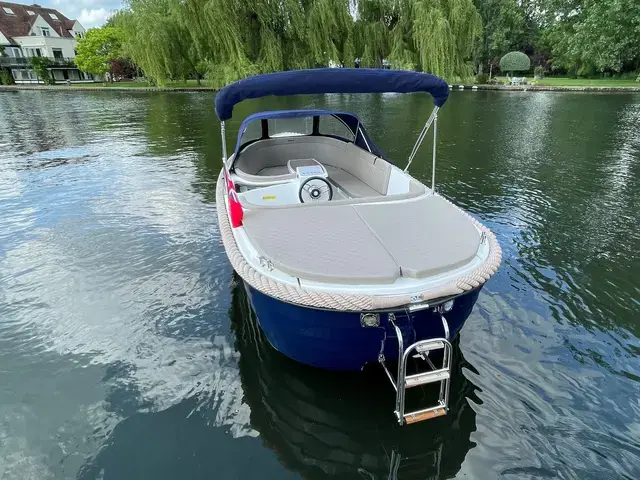 Corsiva boats 570