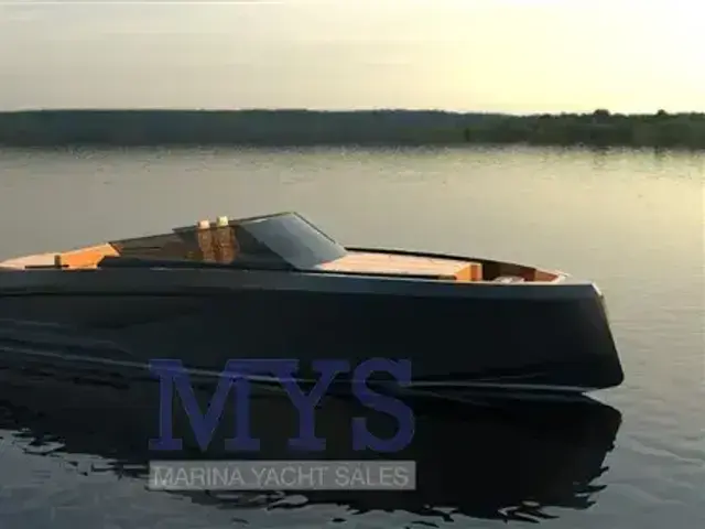 Macan boats 32 LOUNGE FB T-Top