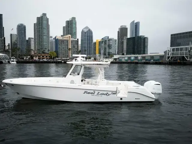 Everglades Boats 325 CC