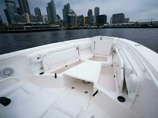 Everglades Boats 325 CC