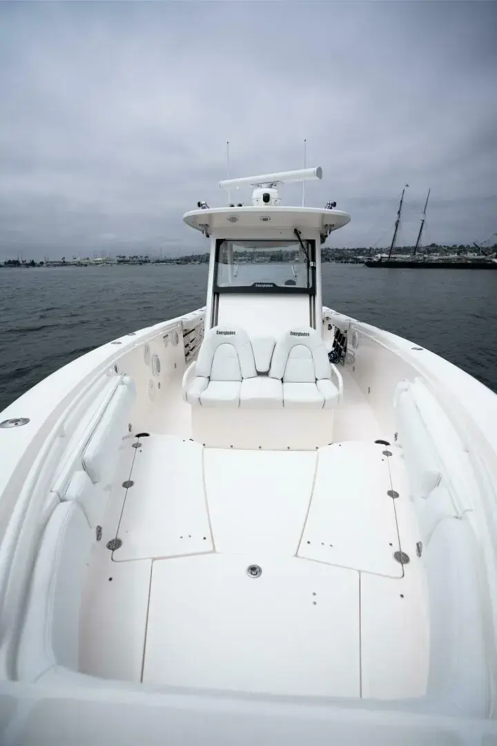 2015 Everglades Boats 325 cc