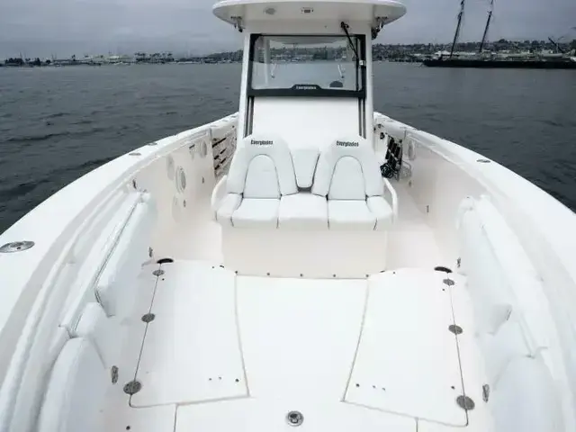 Everglades Boats 325 CC