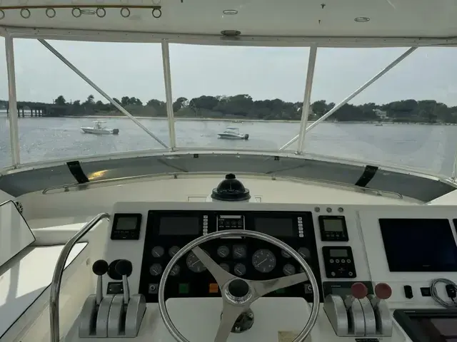 Hatteras 54 Convertible