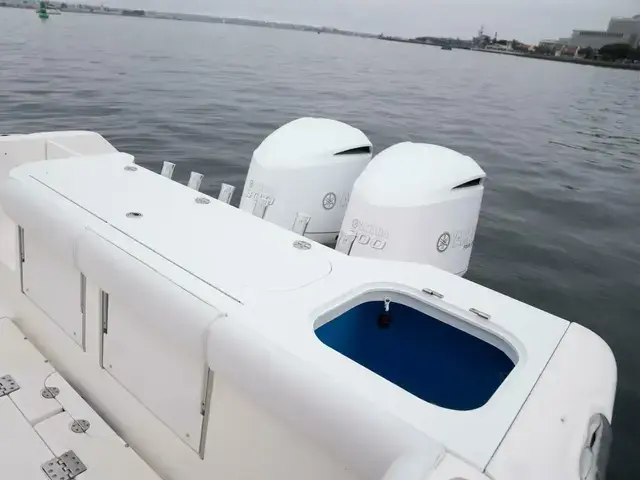 Everglades Boats 325 CC