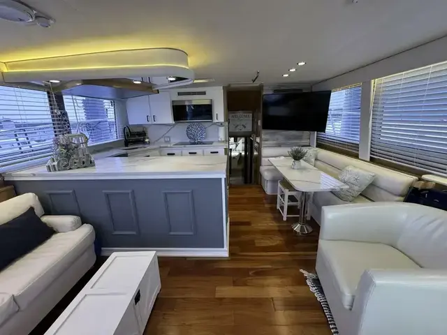 Hatteras 54 Convertible