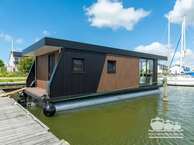 SL Houseboat Marina Den Oever Inclusief Ligplaats