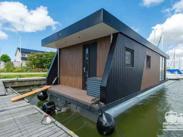 SL Houseboat Marina Den Oever Inclusief Ligplaats