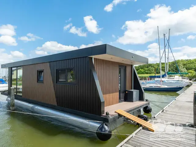 SL Houseboat Marina Den Oever Inclusief Ligplaats