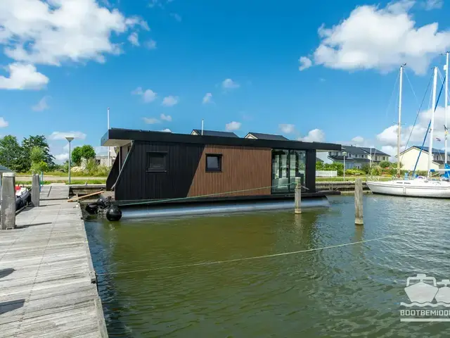 SL Houseboat Marina Den Oever Inclusief Ligplaats