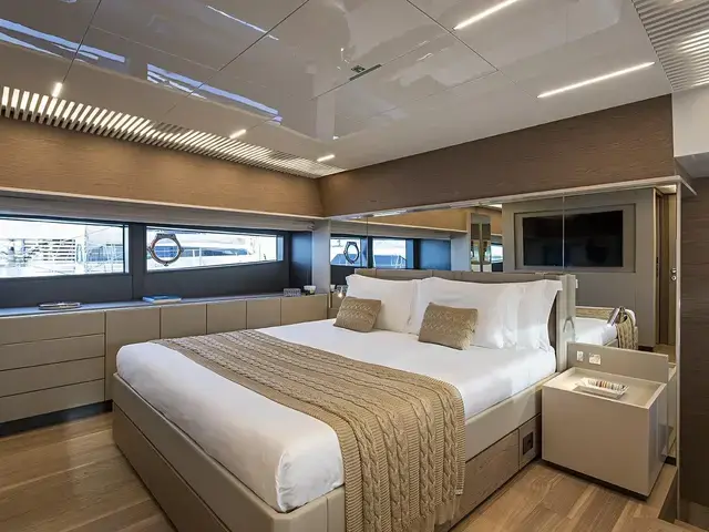 Ferretti Yachts 920