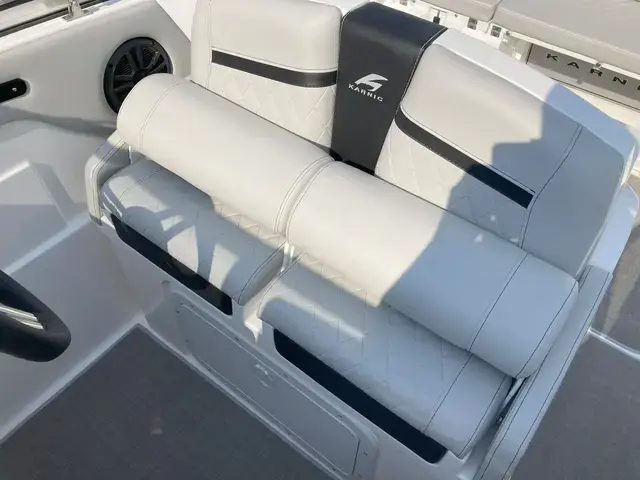 Karnic Boats SL600 cabin walk around