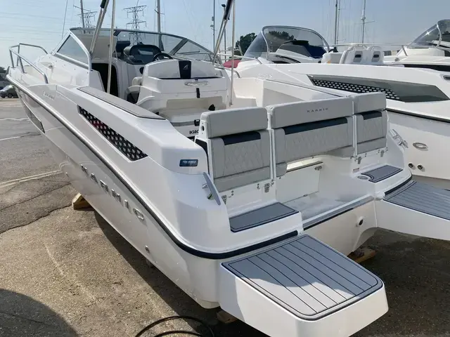 Karnic Boats SL600 cabin walk around