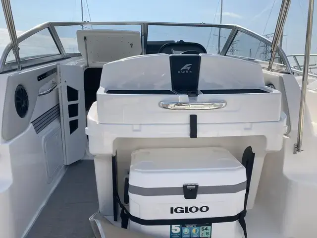 Karnic Boats SL600 cabin walk around