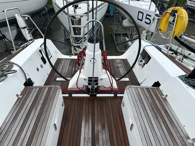 J Boats J122e