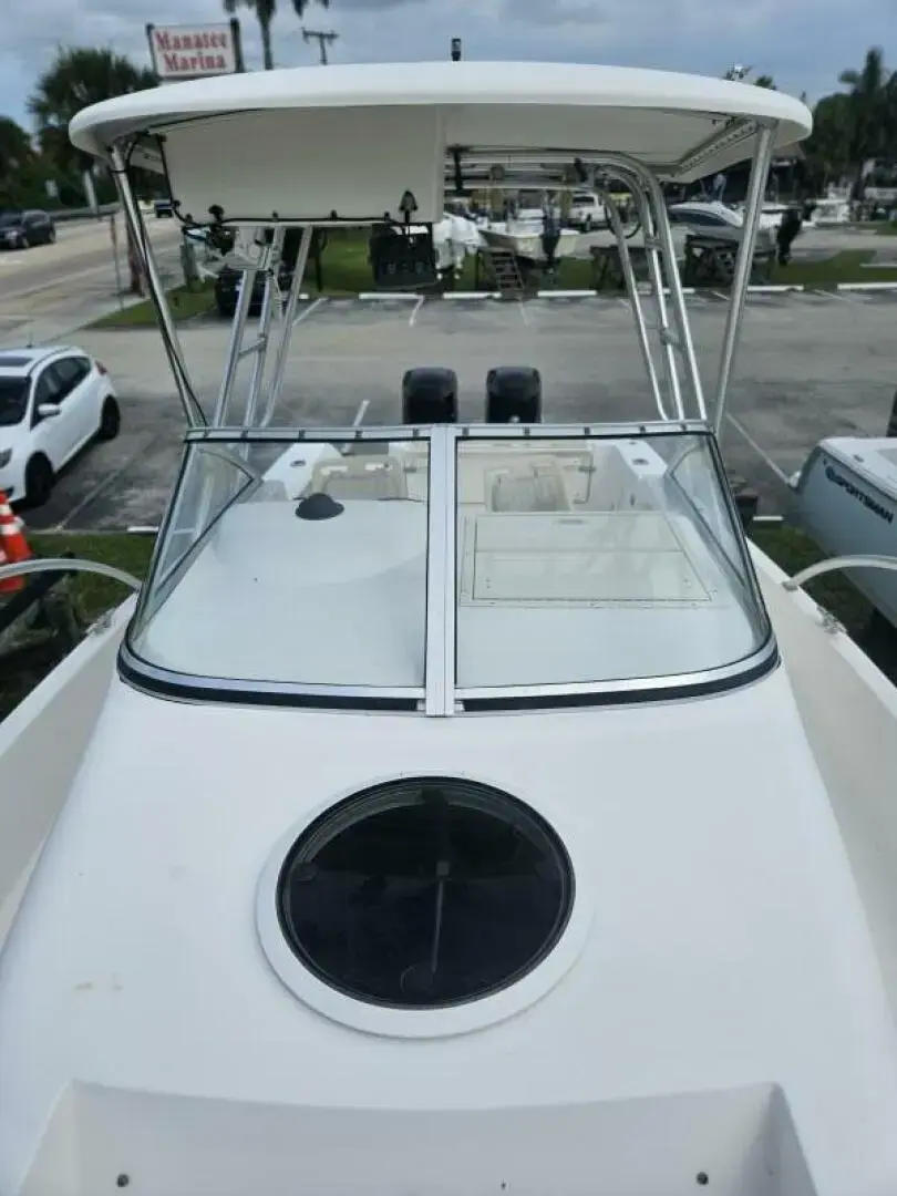 2006 Mako 253