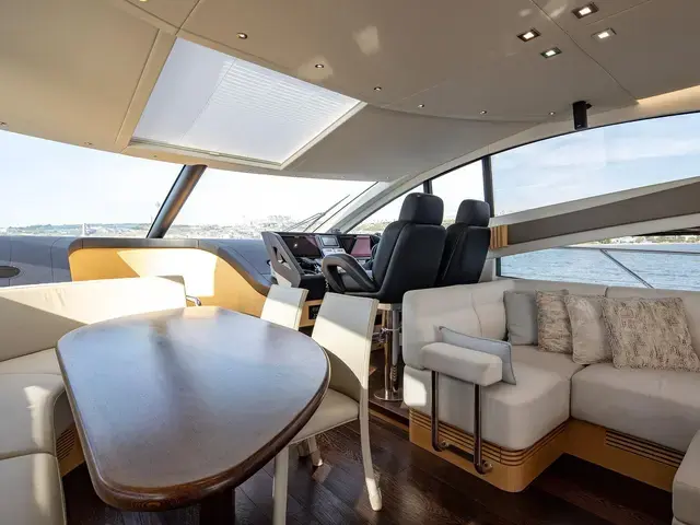 Sunseeker 68 Sport Yacht