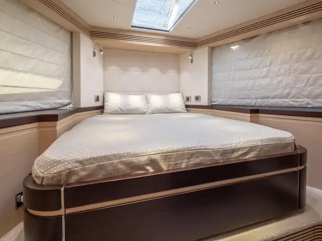 Sunseeker 68 Sport Yacht