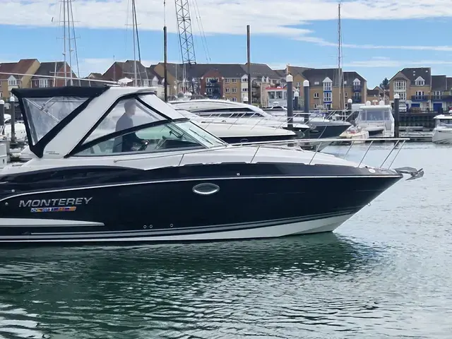 Monterey 295 Sport Yacht