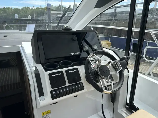 Sealine C 390