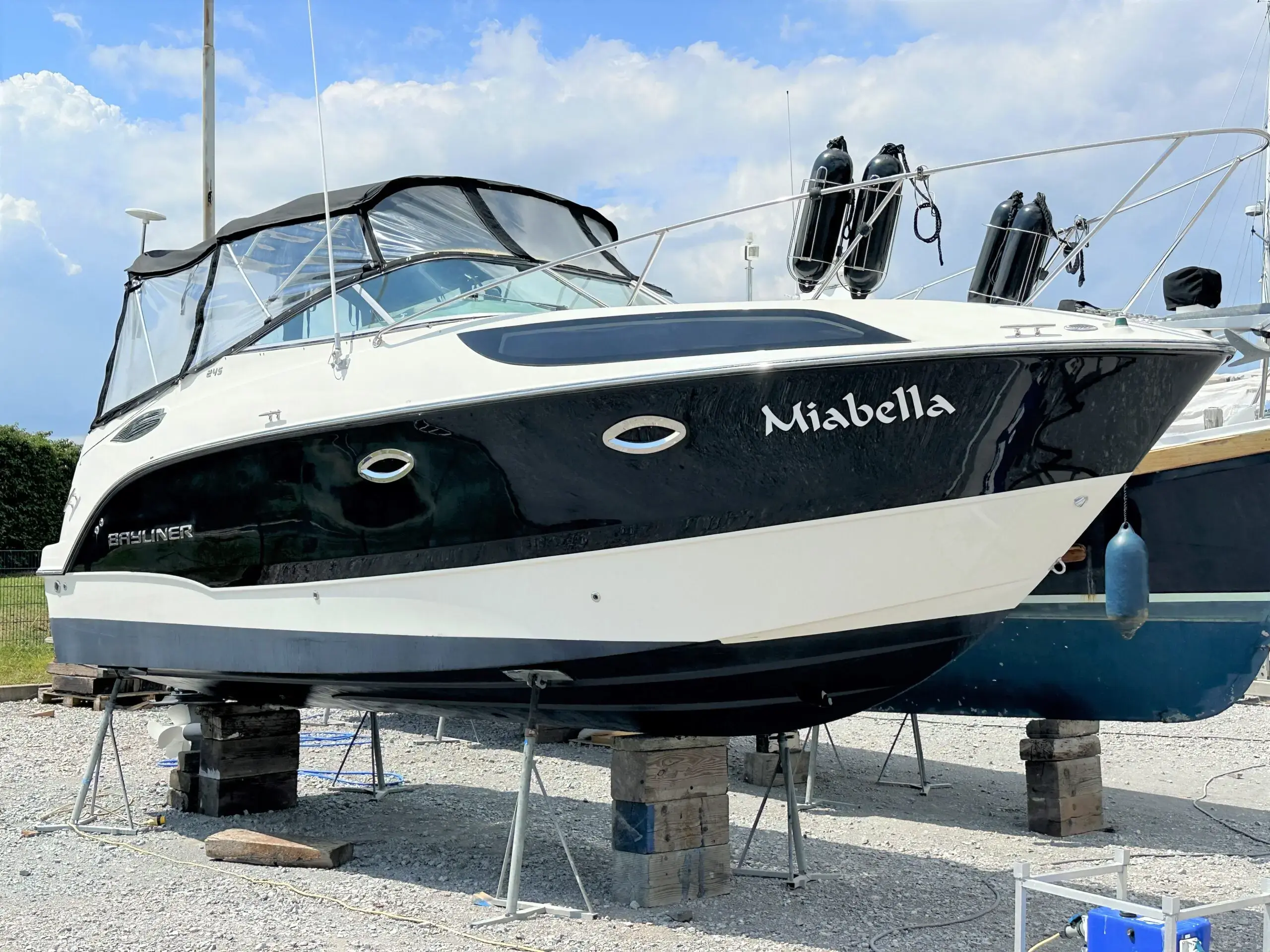 2008 Bayliner 245