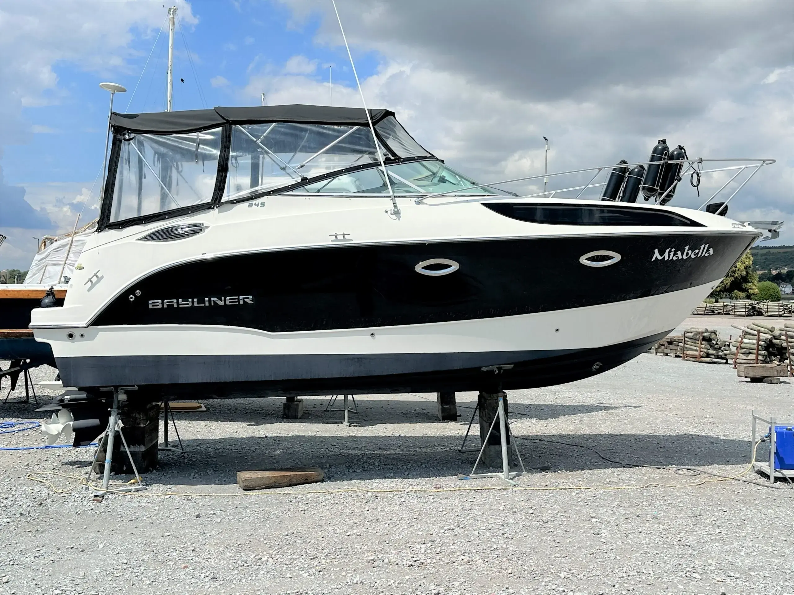 2008 Bayliner 245