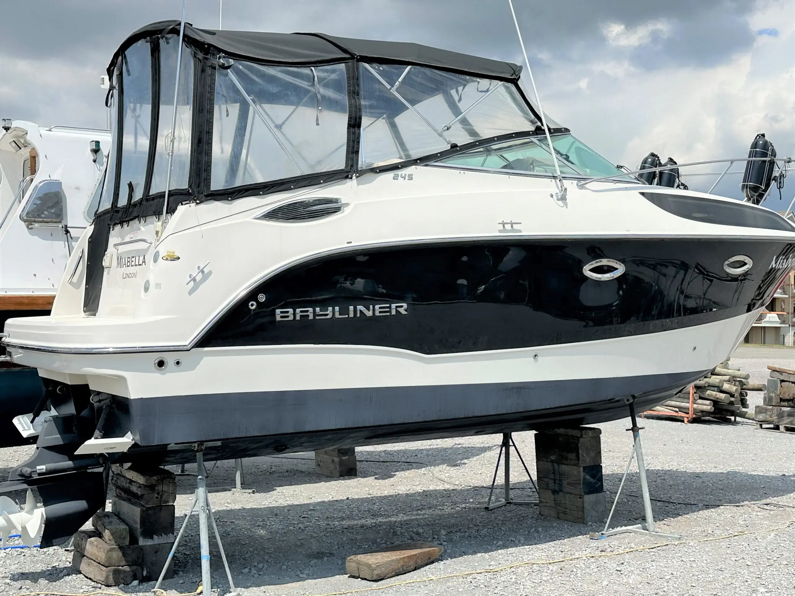 2008 Bayliner 245