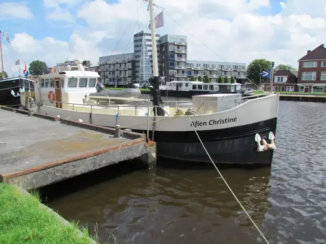 (varend Woonschip) Luxemotor