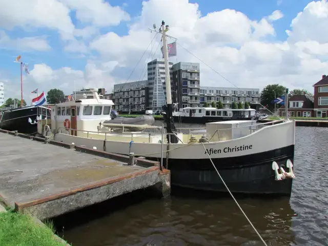 (varend Woonschip) Luxemotor