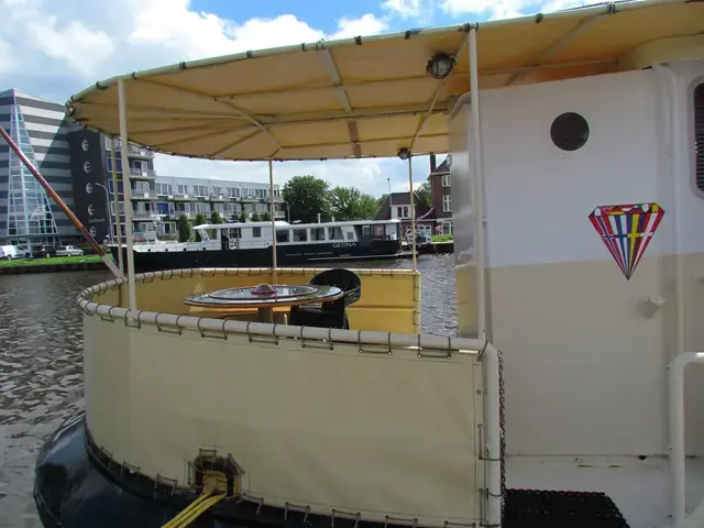 (varend Woonschip) Luxemotor