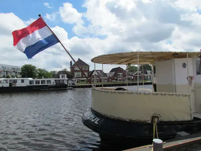 (varend Woonschip) Luxemotor