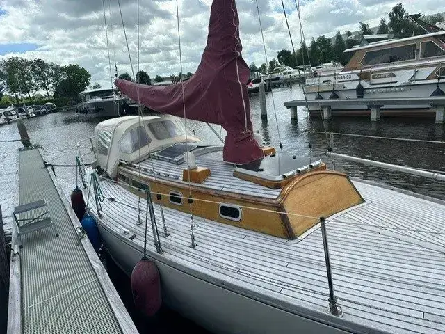 ROYAL HUISMAN 33