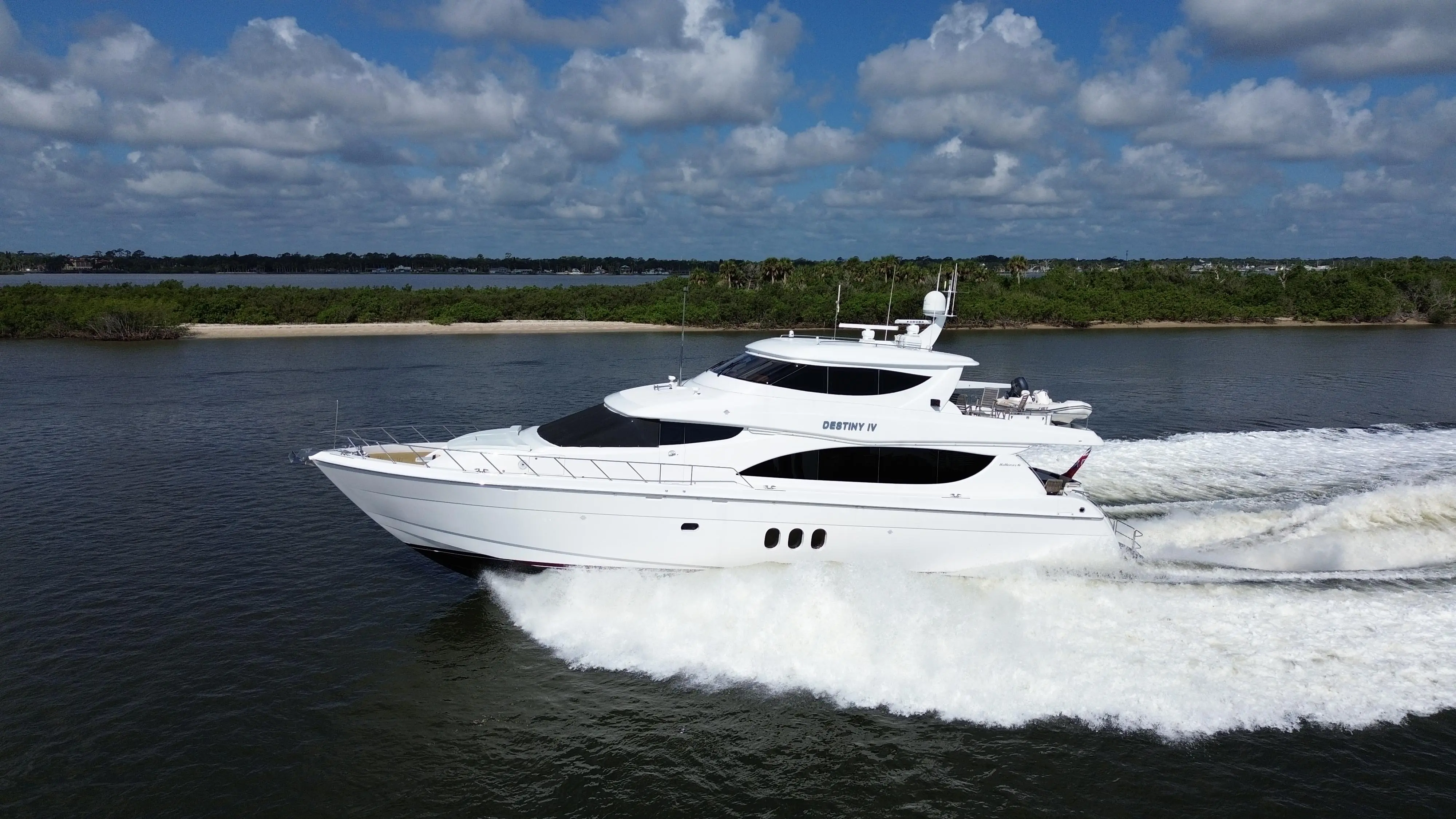 2006 Hatteras 80 enclosed bridge skylounge