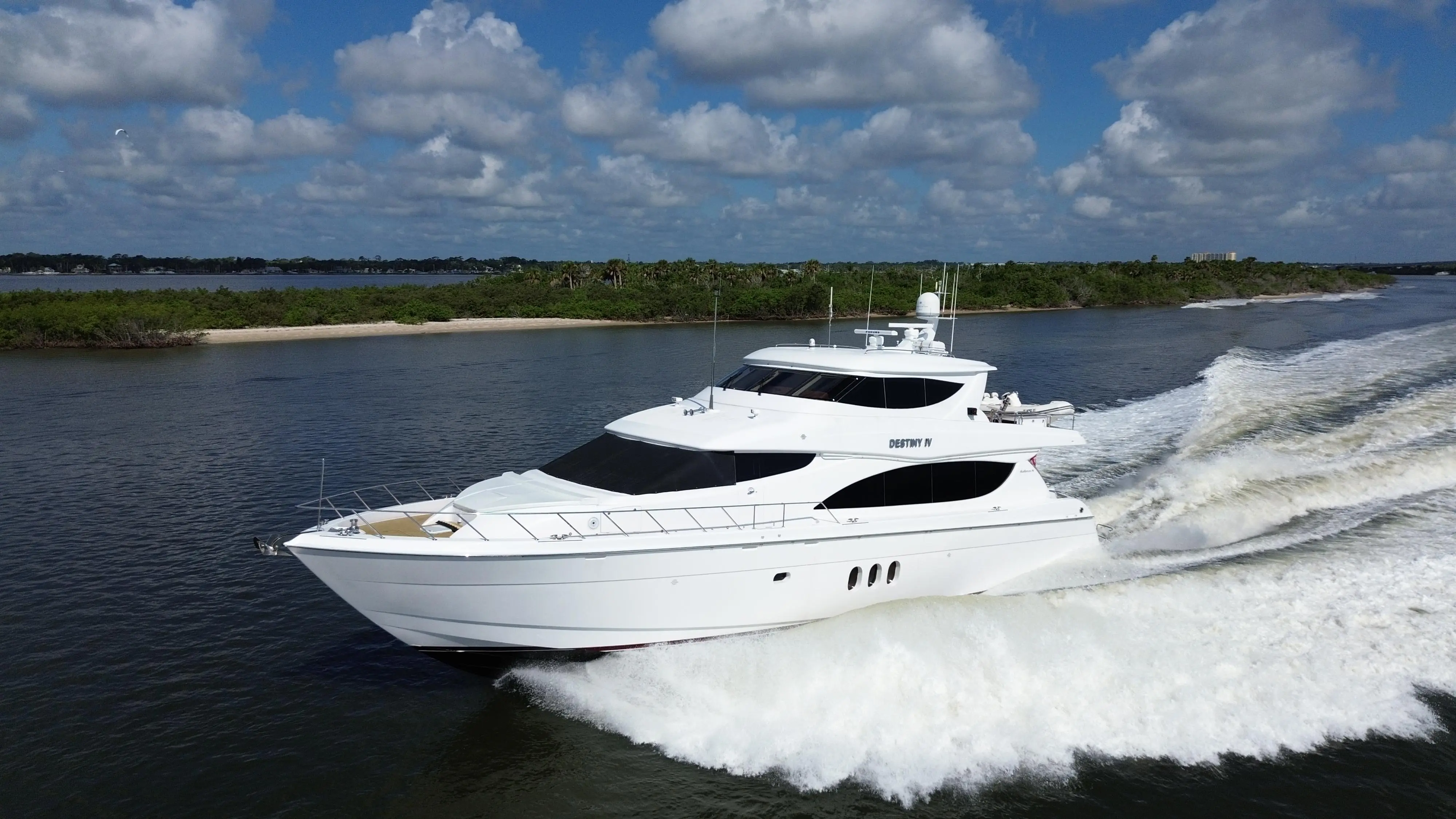 2006 Hatteras 80 enclosed bridge skylounge