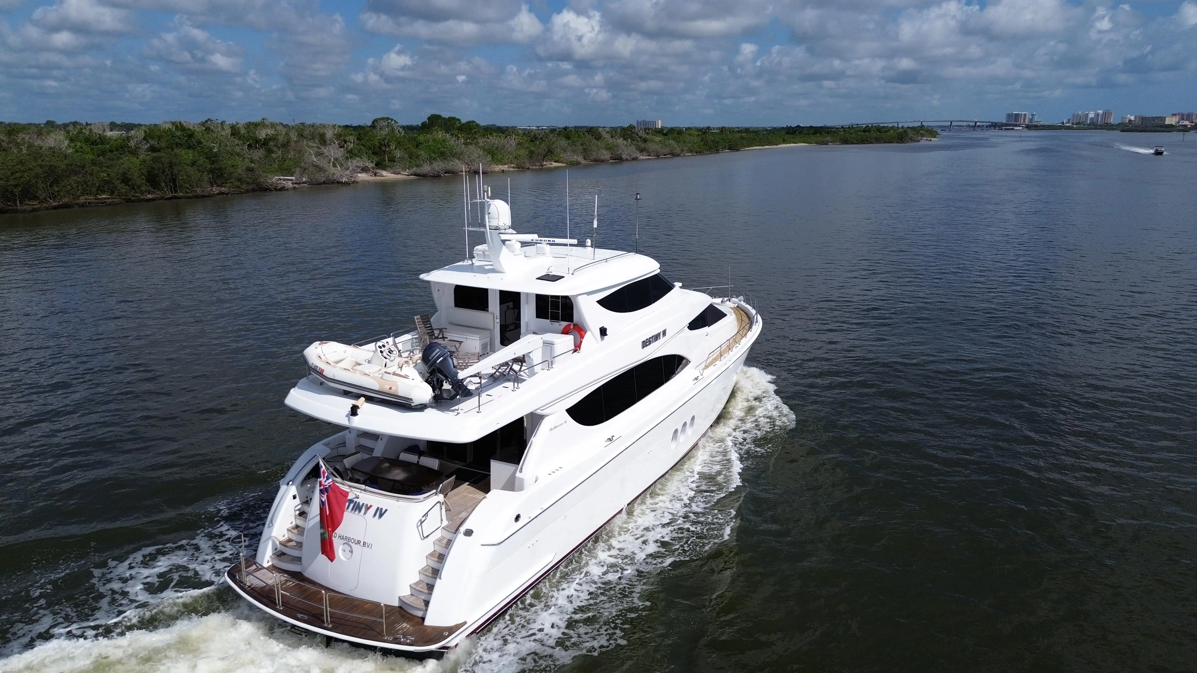 2006 Hatteras 80 enclosed bridge skylounge